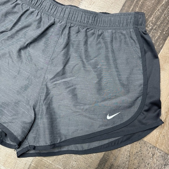 Nike Gray Athletic Shorts Lightweight Elastic Waistband - Picture 3 of 9